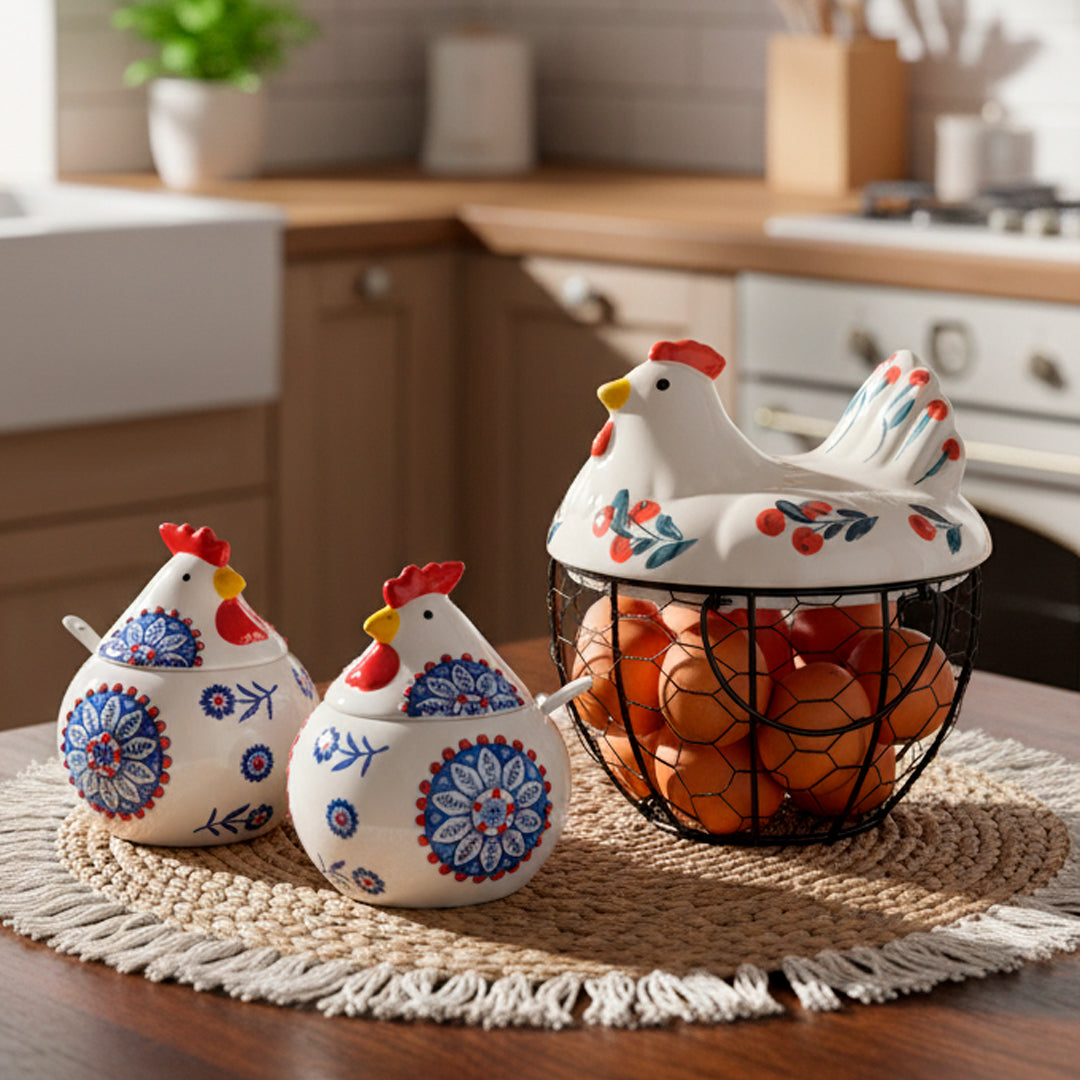 SET GALLINITAS DE LA ABUELA (1 Portahuevos + 2 gallinitas saleros/condimenteros hechos de porcelana)